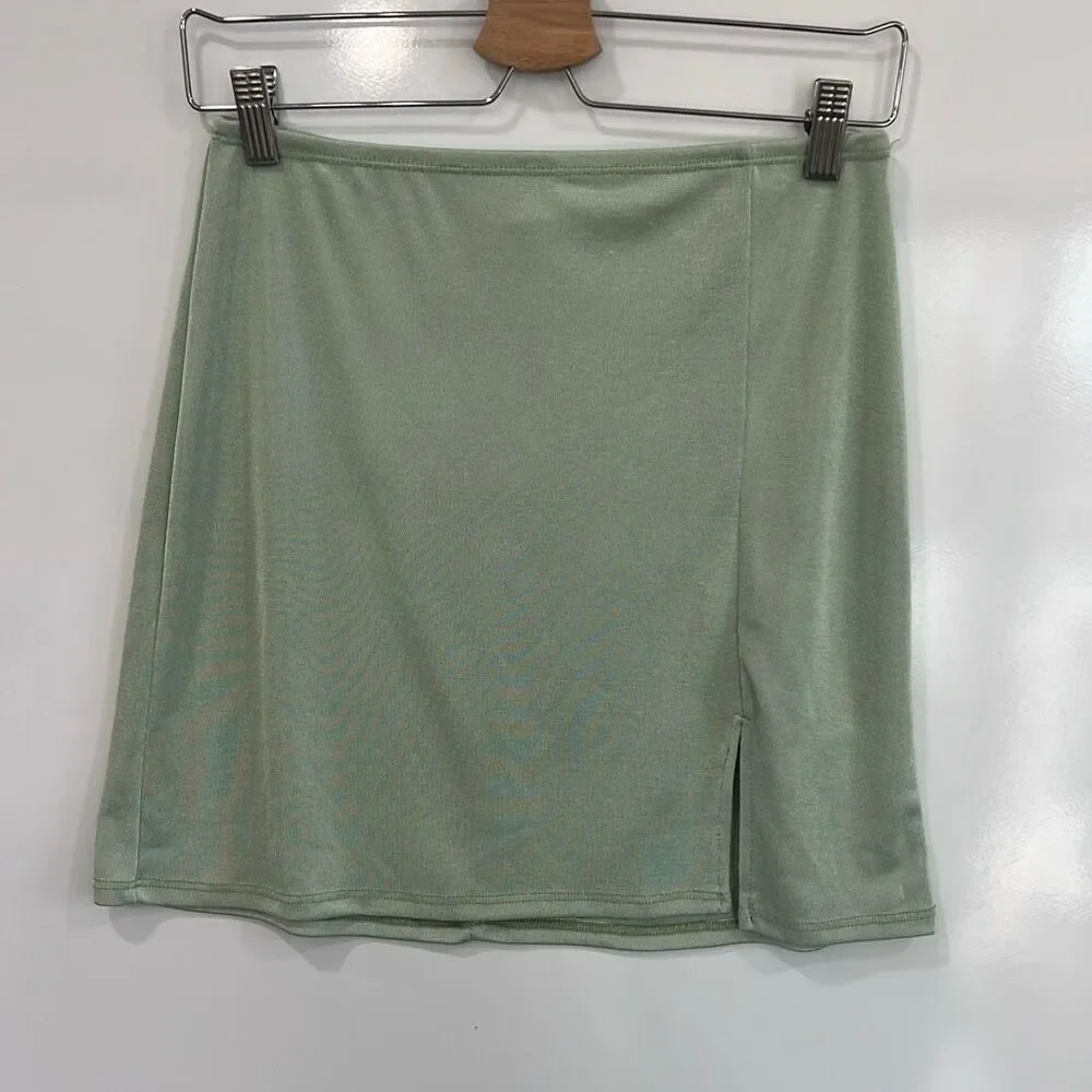 Lightweight pale green y2k skirt size large